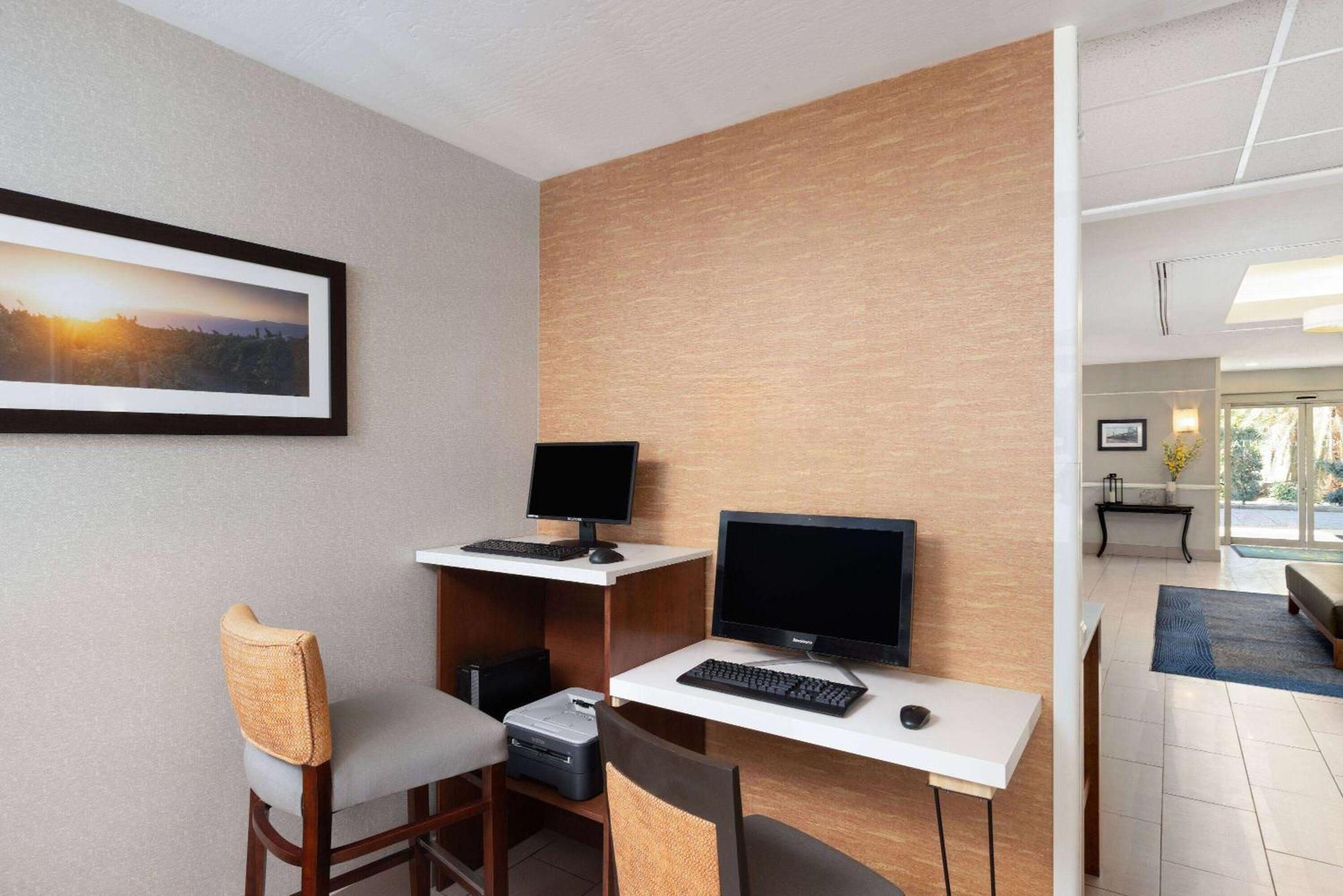 La Quinta By Wyndham Bakersfield North Hotel Екстериор снимка