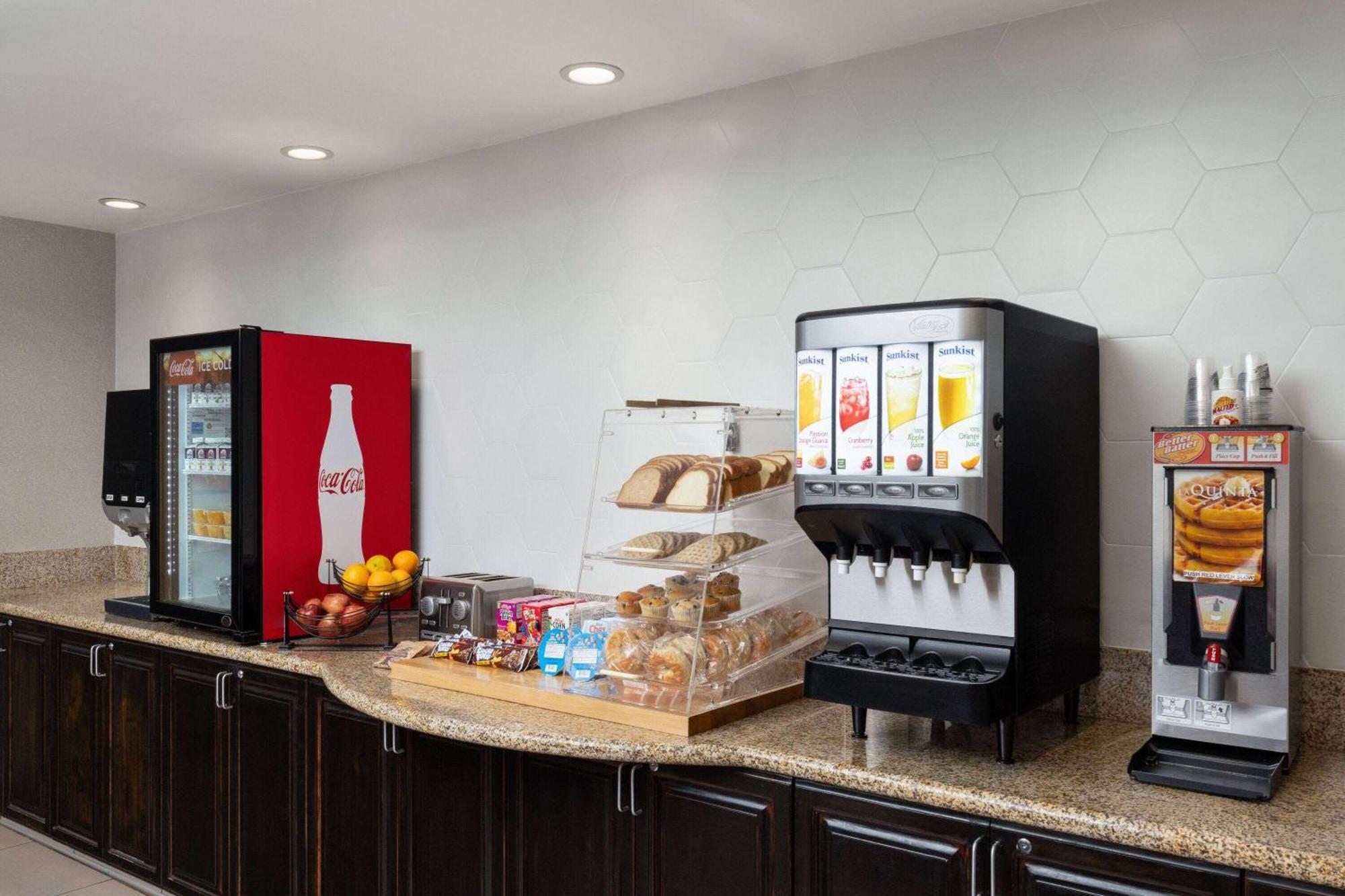 La Quinta By Wyndham Bakersfield North Hotel Екстериор снимка