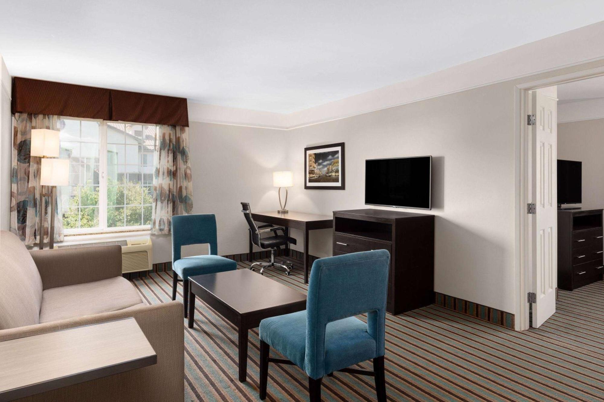La Quinta By Wyndham Bakersfield North Hotel Екстериор снимка