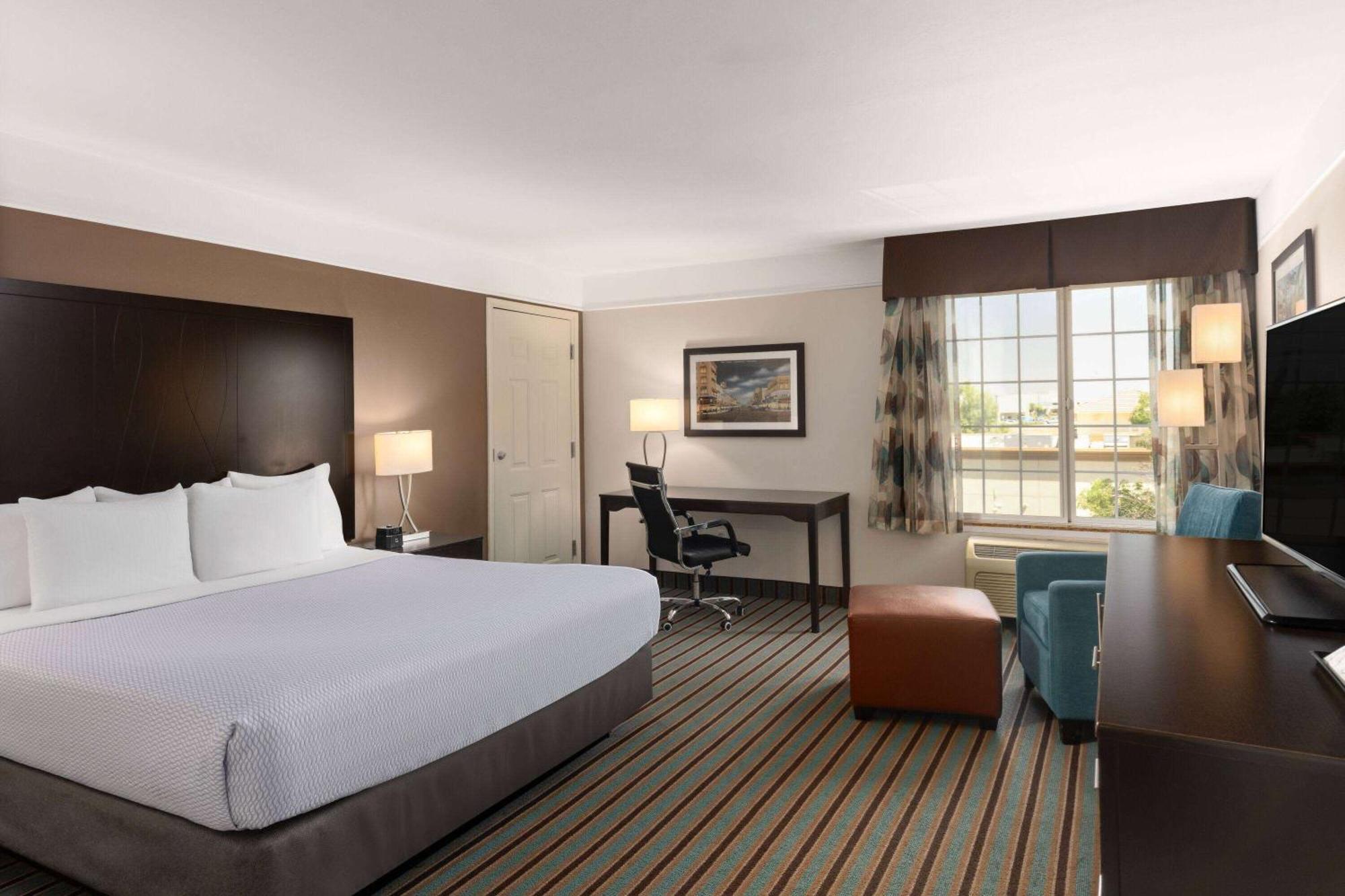 La Quinta By Wyndham Bakersfield North Hotel Екстериор снимка