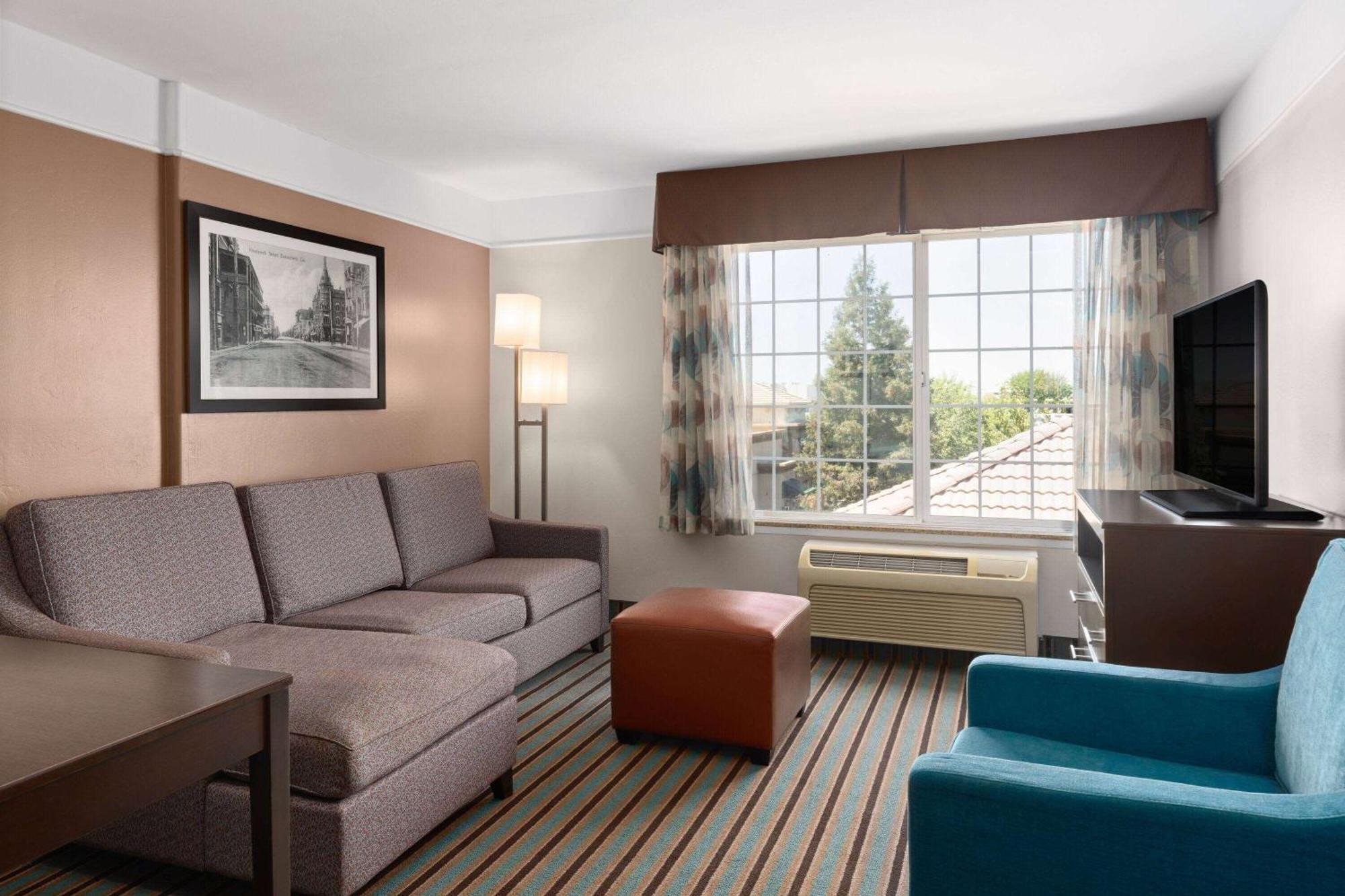 La Quinta By Wyndham Bakersfield North Hotel Екстериор снимка
