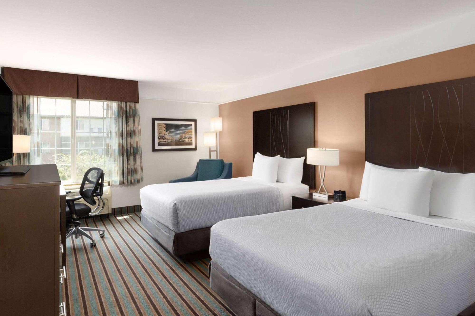 La Quinta By Wyndham Bakersfield North Hotel Екстериор снимка