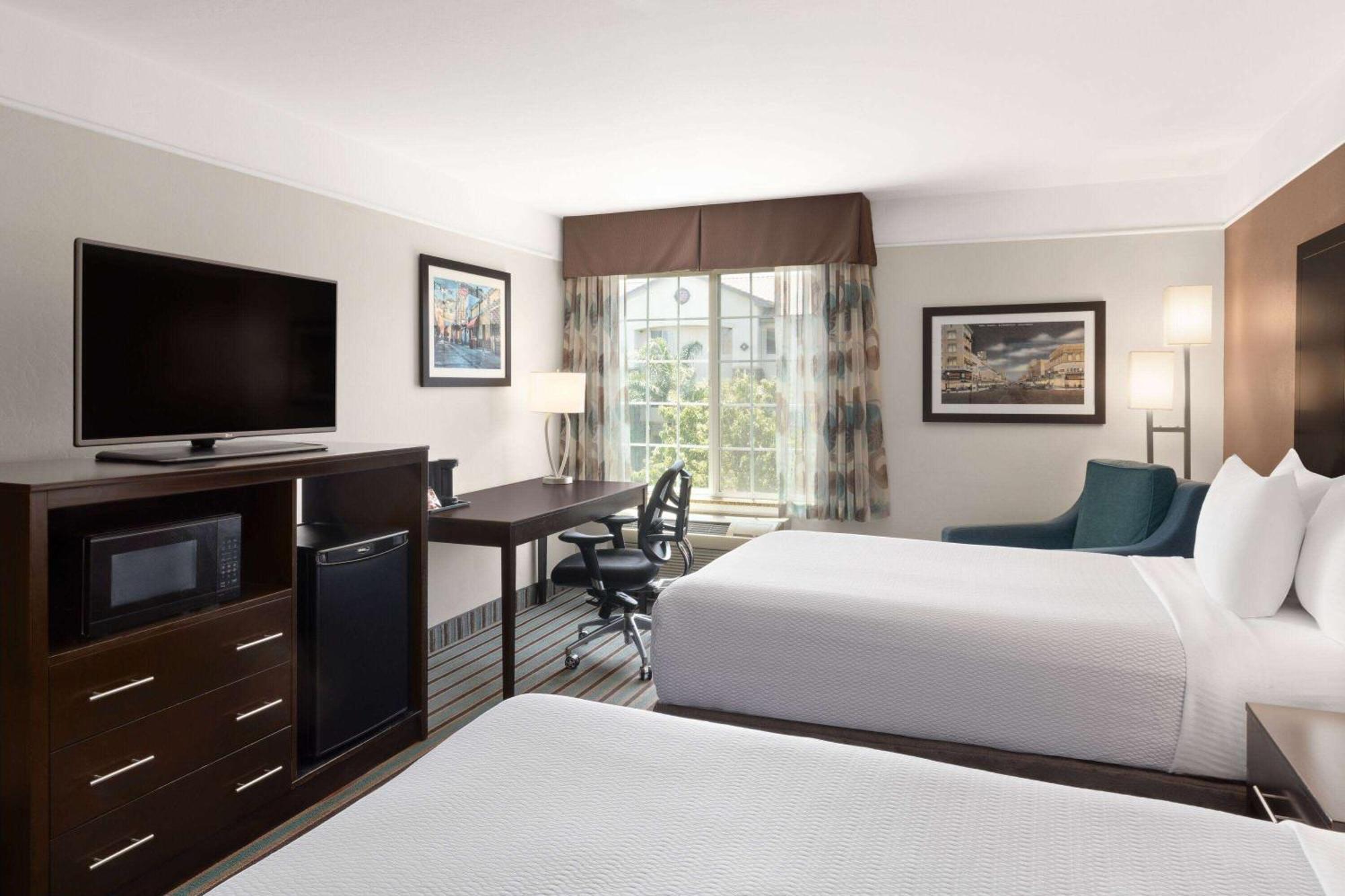 La Quinta By Wyndham Bakersfield North Hotel Екстериор снимка